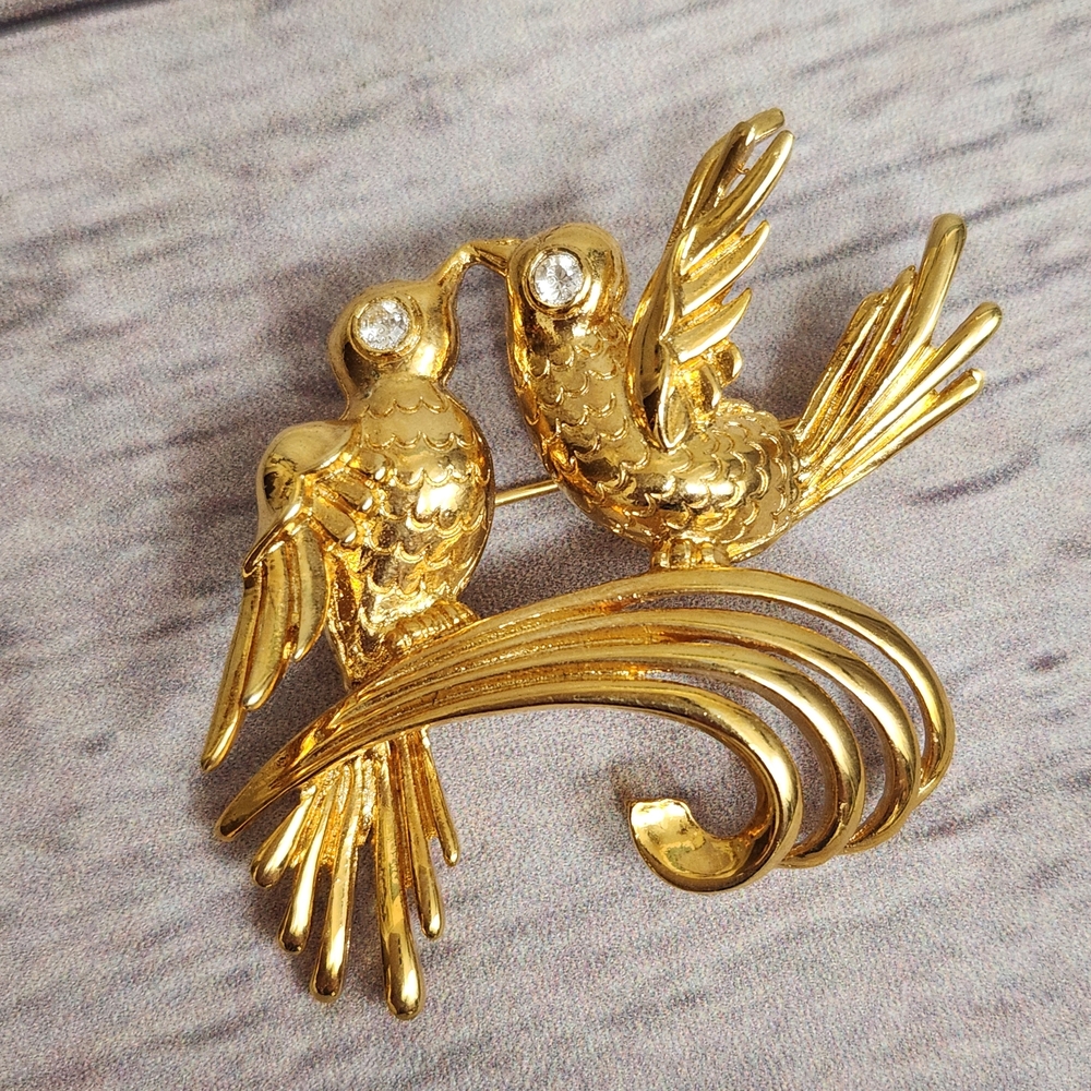 Gold Two-Bird Accent Brooch – Polished Gold Tone
